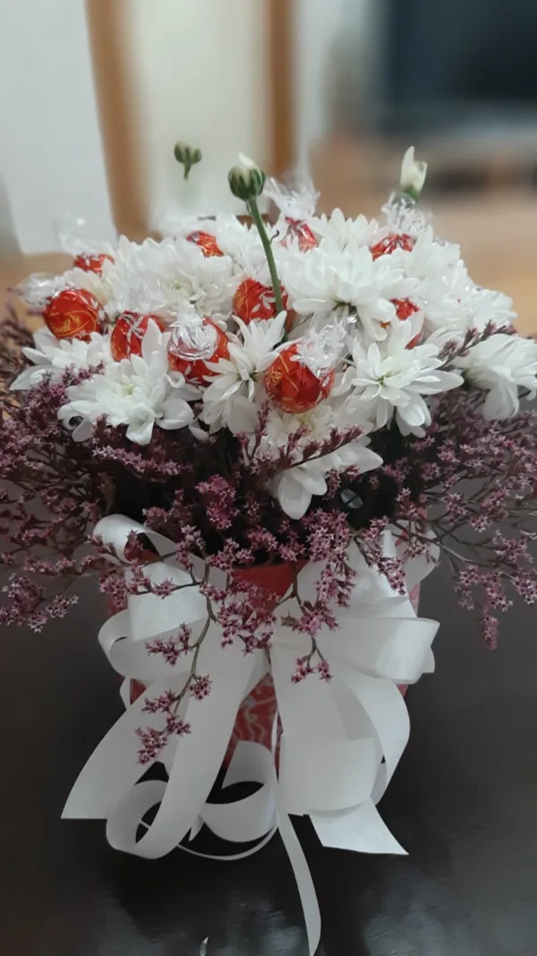 Цветна кутија со свежо цвеќе — рачно изработен подарок, Made By Me Виница
