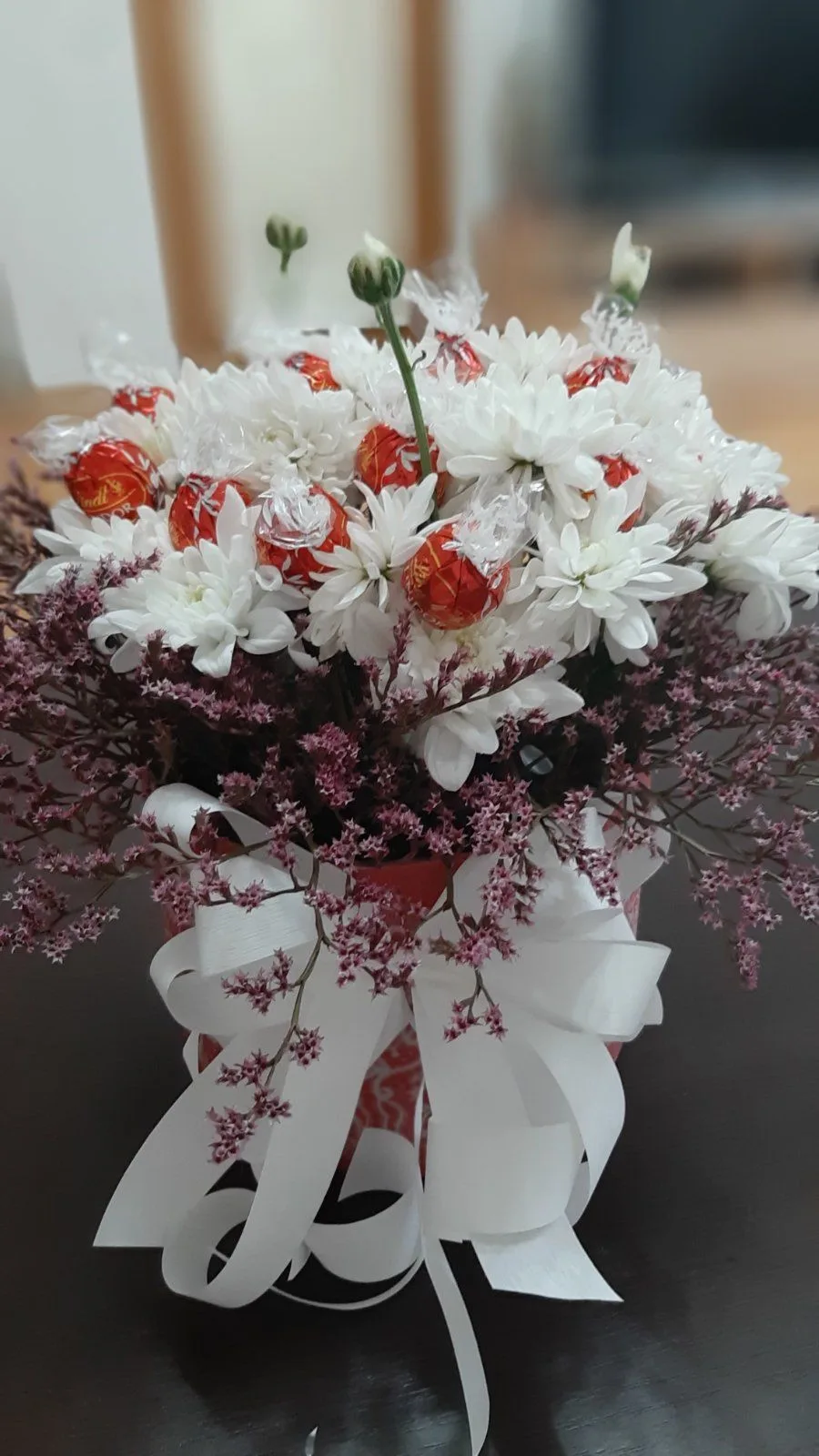 Цветна кутија со свежо цвеќе — рачно изработен подарок, Made By Me Виница