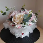 Кутија со ружи и рафаело - Made By Me Виница